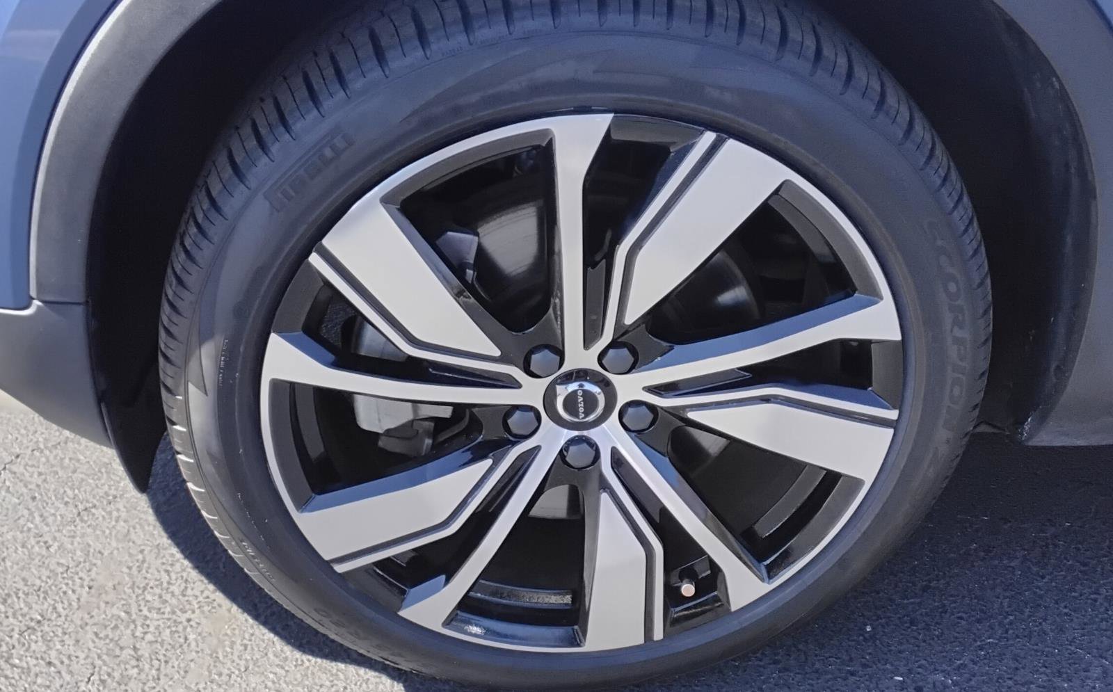 Used 2021 Volvo XC40 P8 Recharge w/ Advanced Package image 12