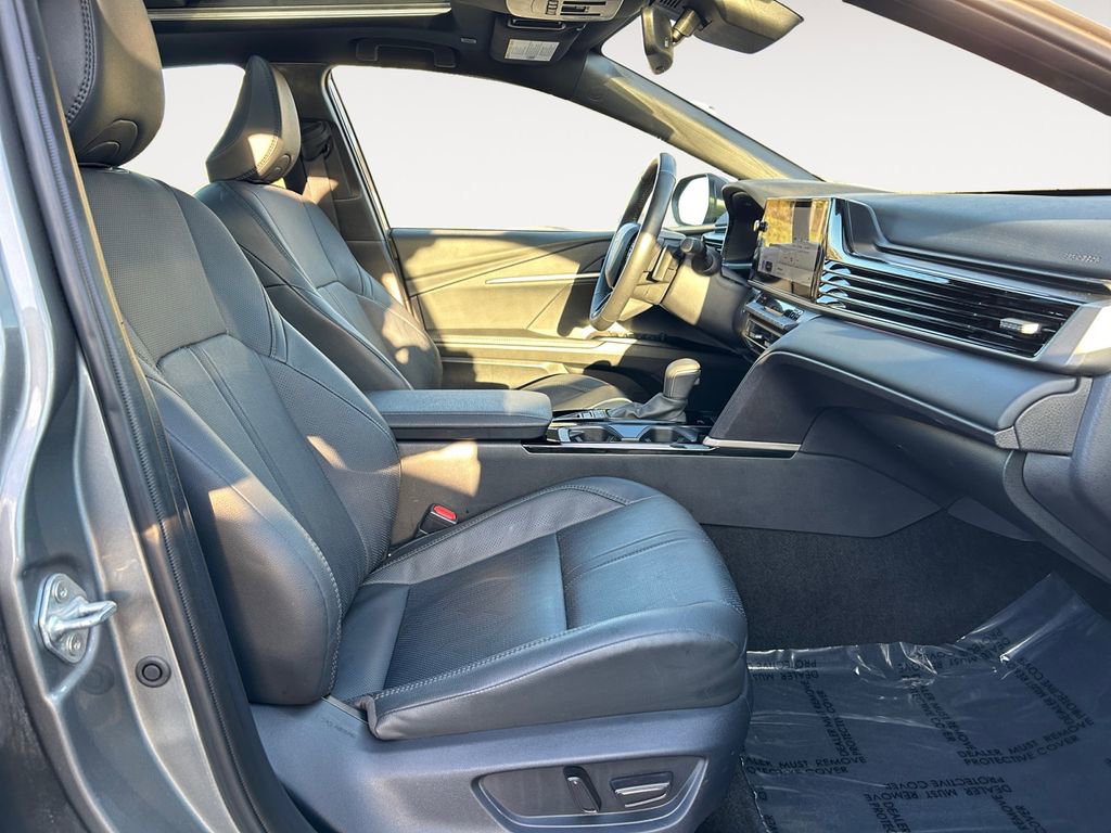 Used 2025 Toyota Camry XSE FWD image 11