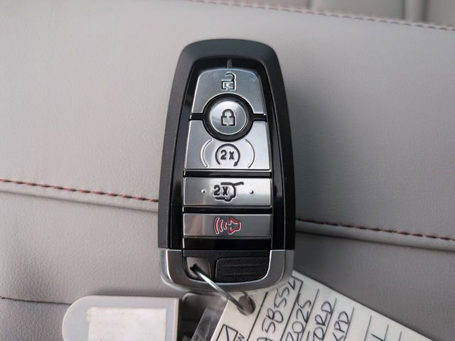 Used 2025 Ford Expedition Active image 33