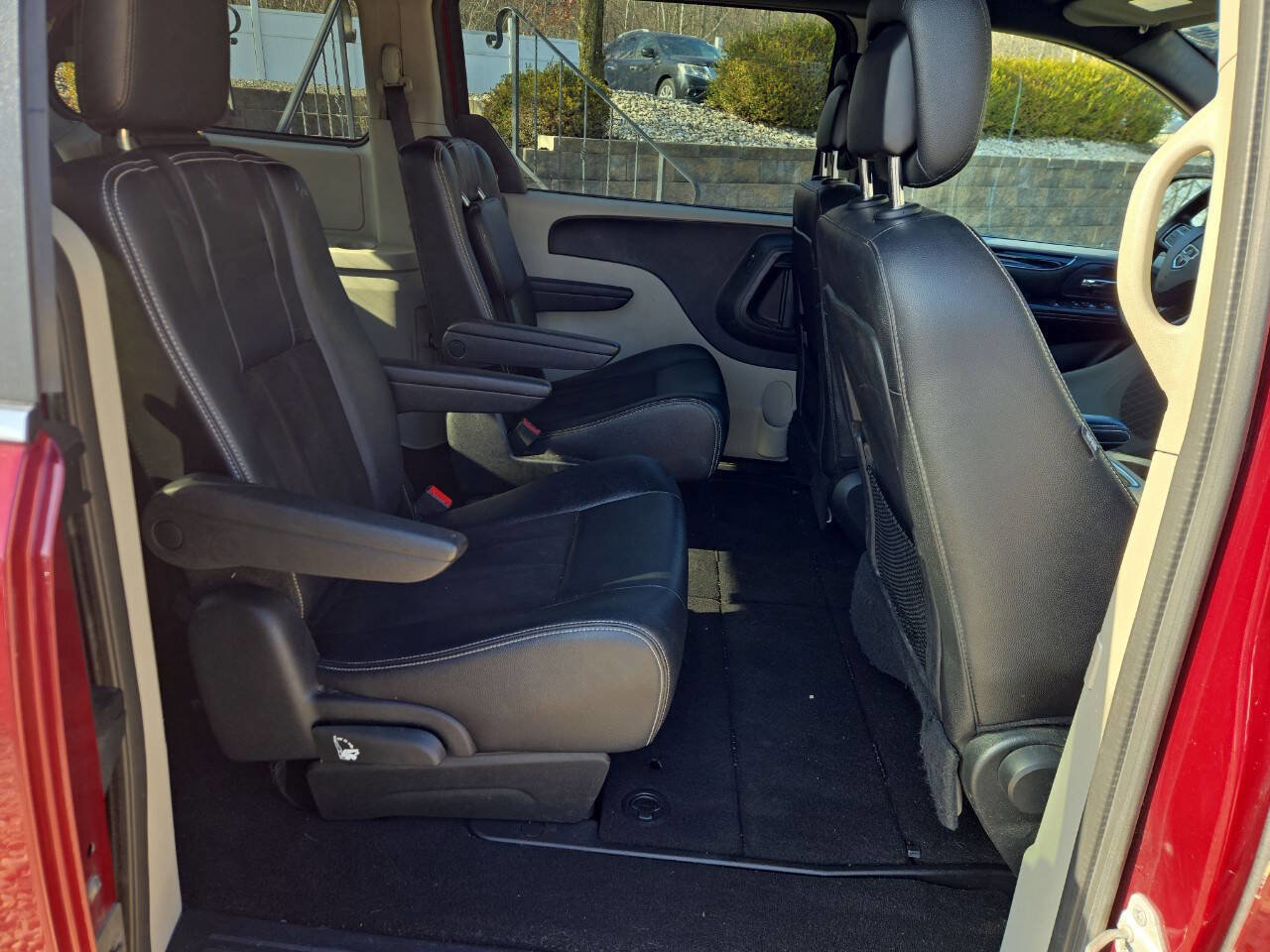 Used 2019 Dodge Grand Caravan SXT image 24