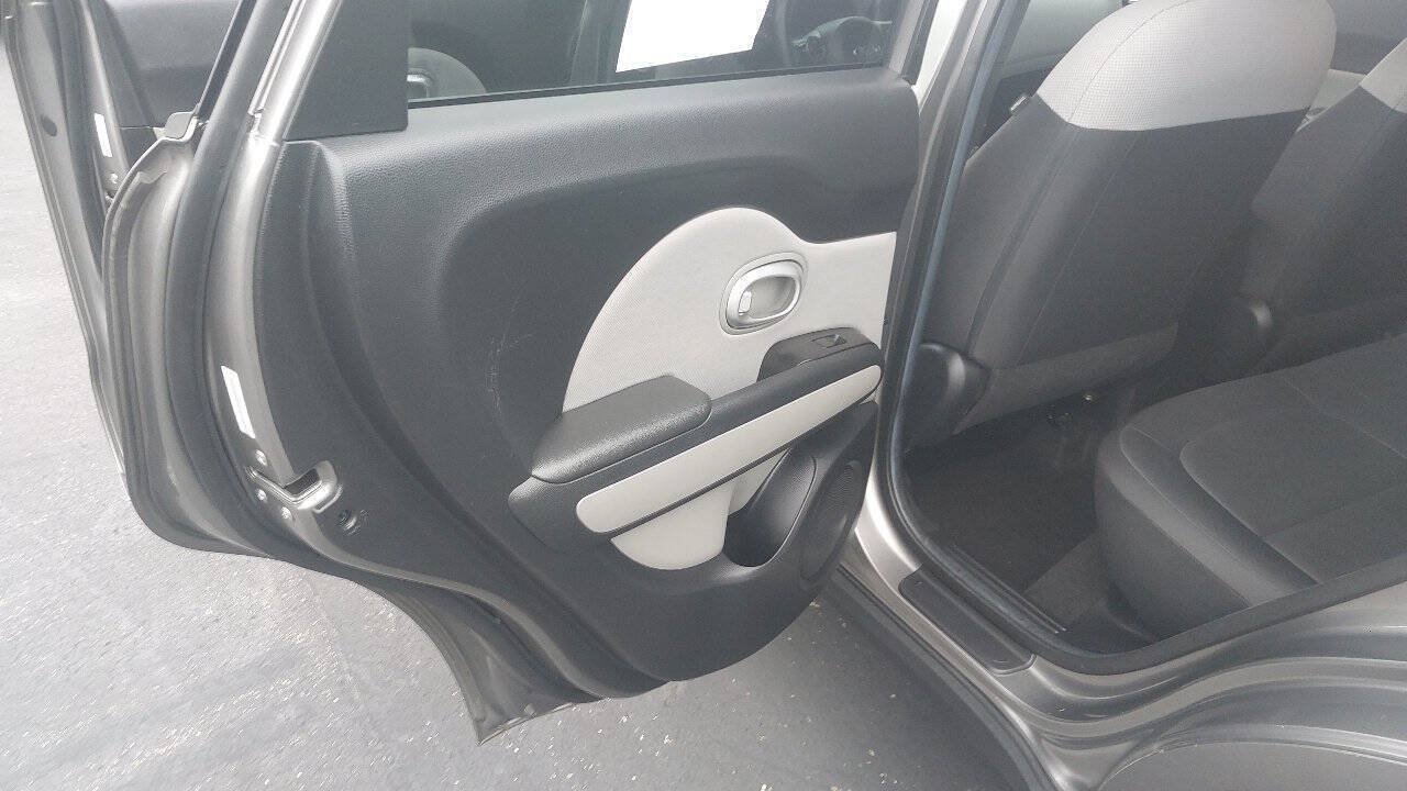 Used 2015 Kia Soul FWD image 14