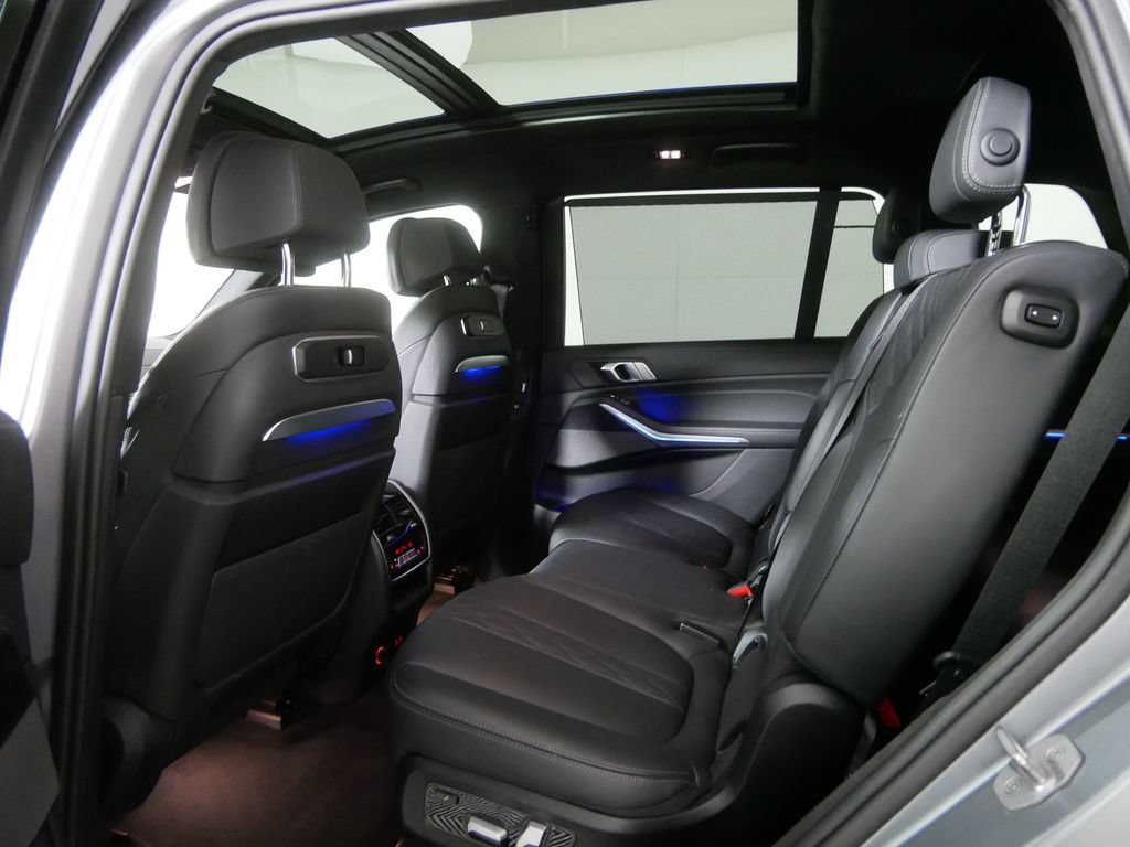 Used 2024 BMW X7 M60i AWD/4WD image 23