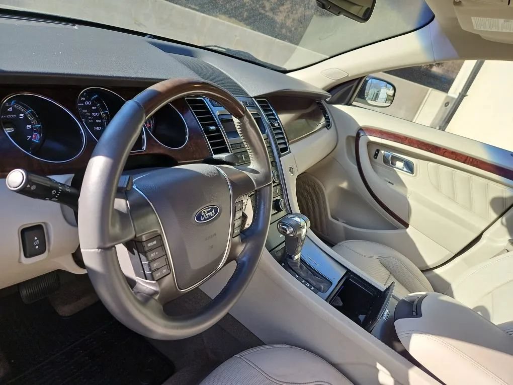 Used 2012 Ford Taurus Limited FWD image 19