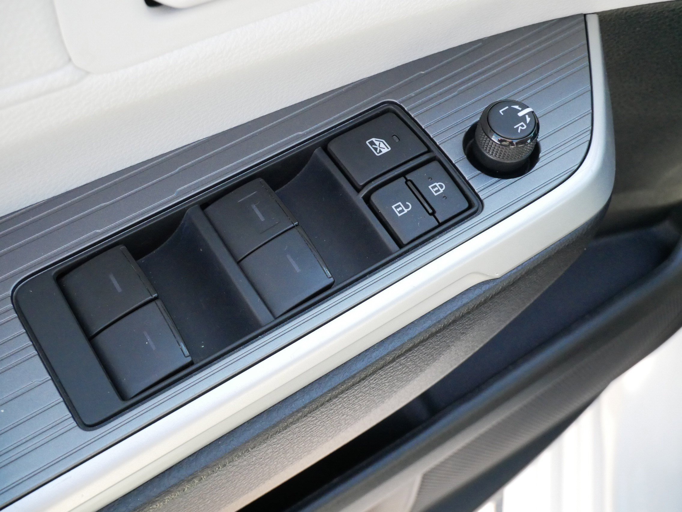 Certified 2025 Toyota Sienna LE image 19