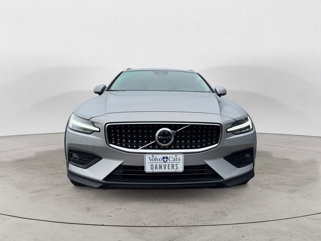 Certified 2025 Volvo V60 B5 Cross Country Plus AWD/4WD image 28