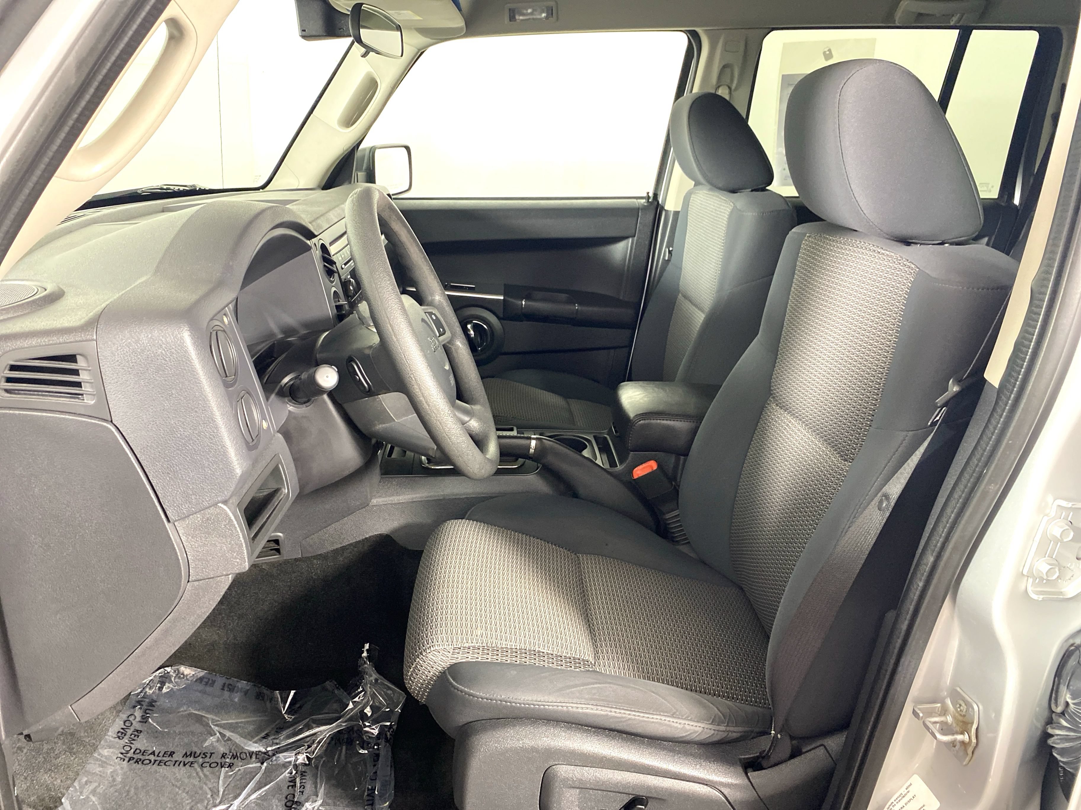 Used 2010 Jeep Commander Sport AWD/4WD image 12