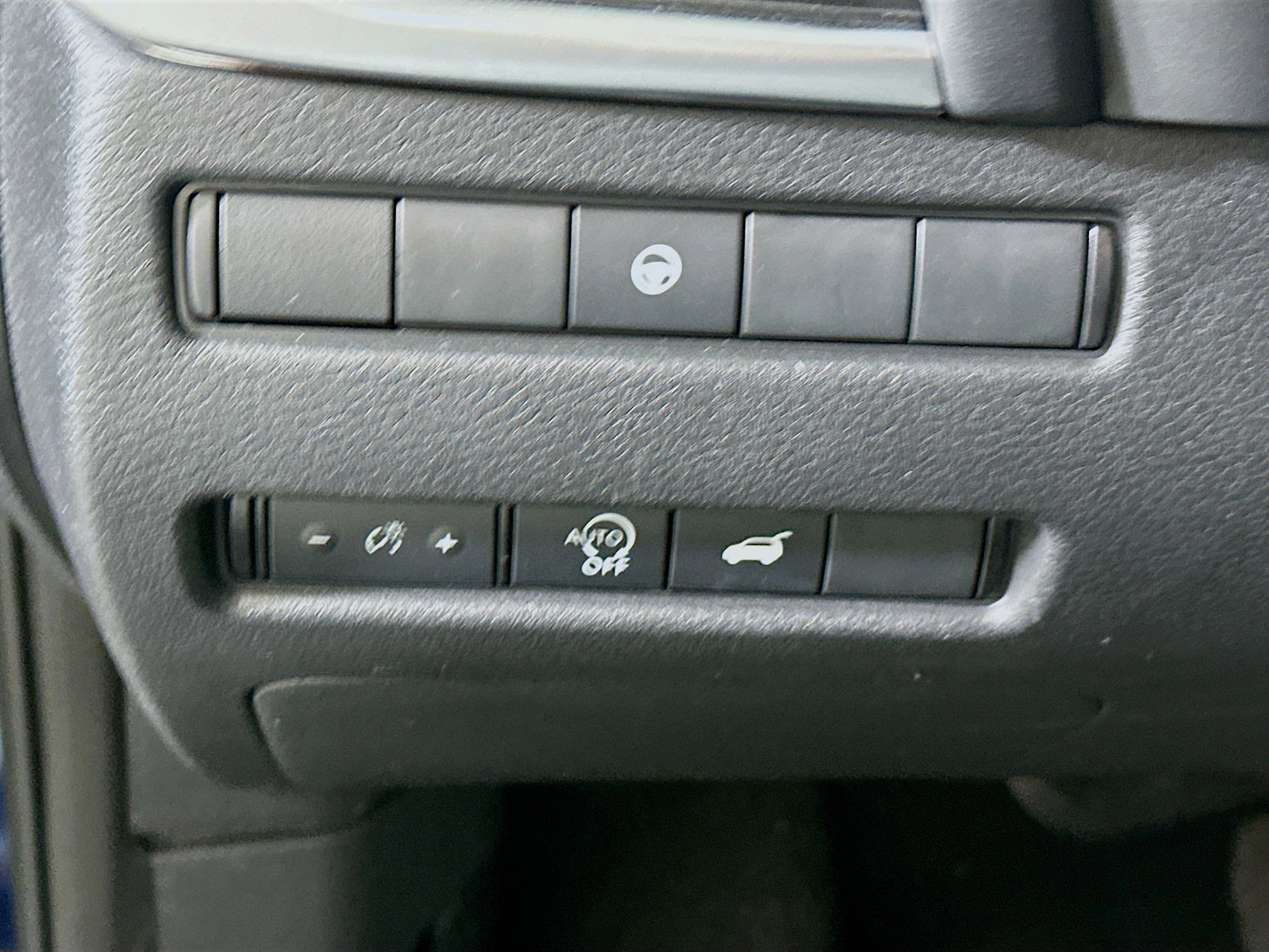 Used 2025 Nissan Rogue SV image 17