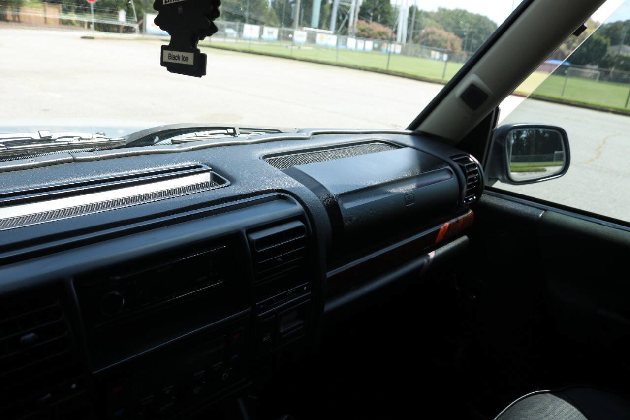 Used 2004 Land Rover Discovery HSE AWD/4WD image 16