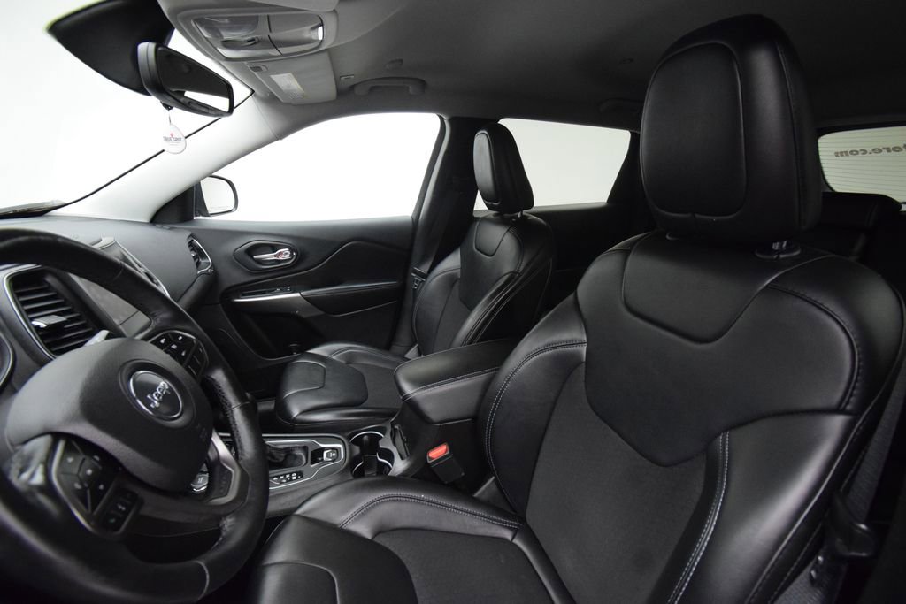 Used 2019 Jeep Cherokee Latitude Plus w/ Comfort/Convenience Group image 14