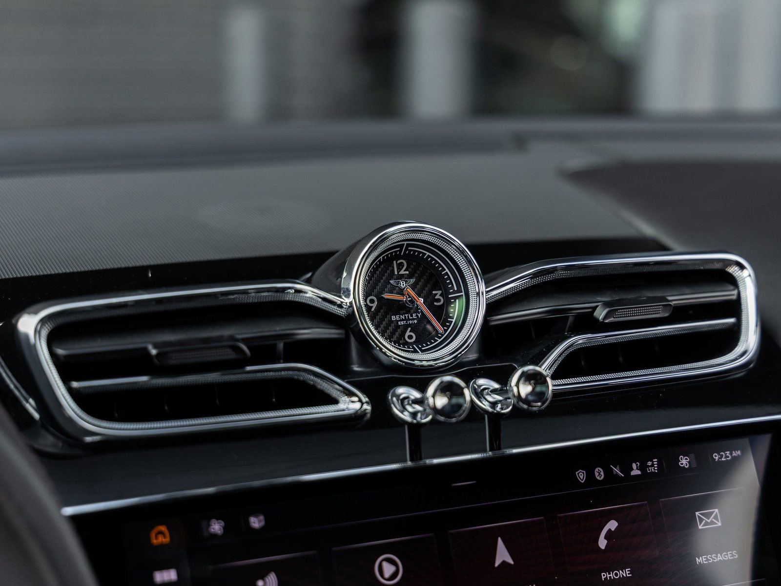 Used 2022 Bentley Bentayga image 32