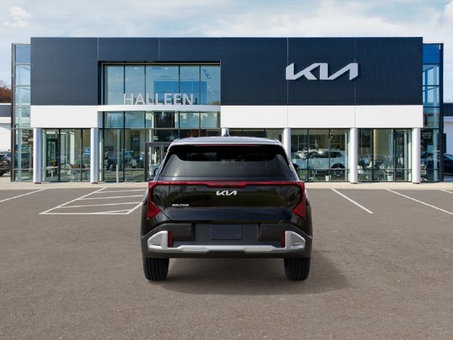 New 2027 Kia Seltos LX FWD image 5