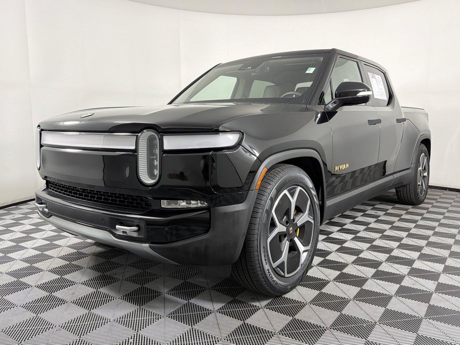 Used 2022 Rivian R1T Adventure AWD/4WD image 3