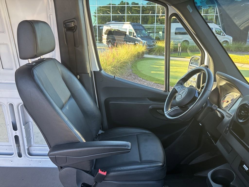 Used 2025 Mercedes-Benz Sprinter 2500 image 30