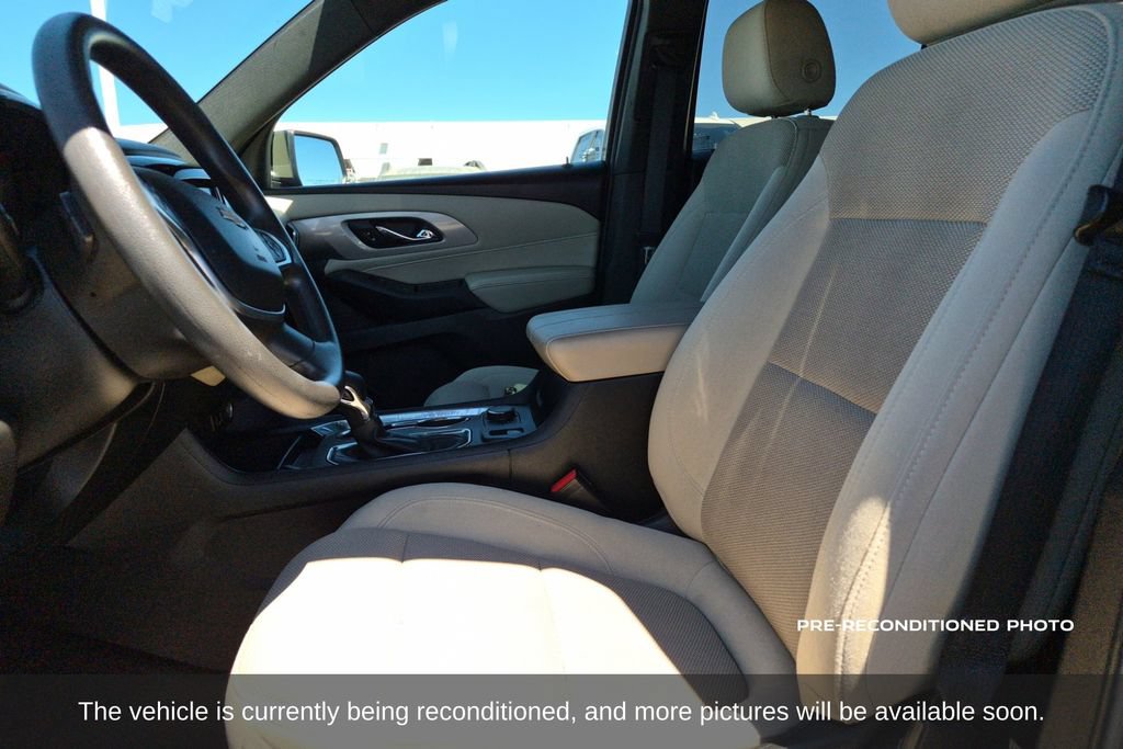 Used 2022 Chevrolet Traverse LS FWD image 11