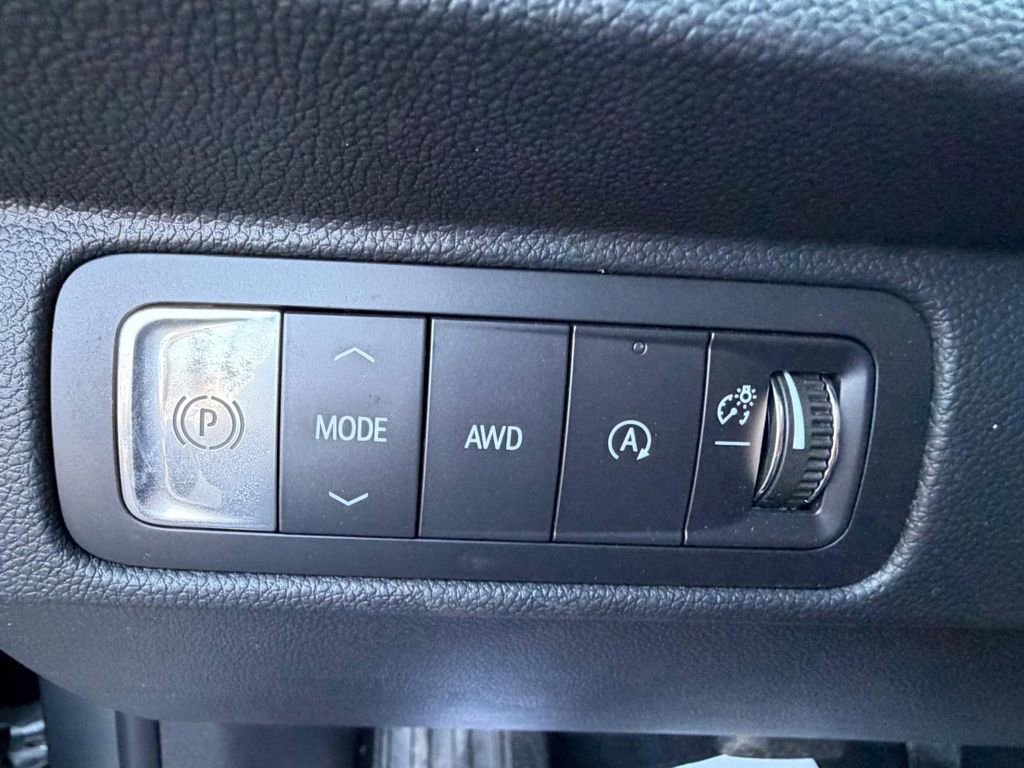 Used 2025 Chevrolet Traverse RS image 12