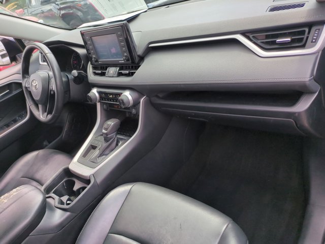 Used 2020 Toyota RAV4 XLE Premium FWD image 22