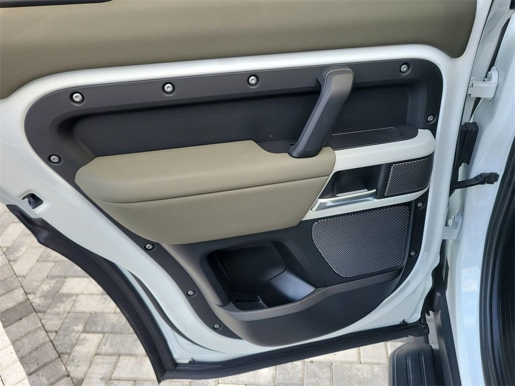 Used 2024 Land Rover Defender 110 S image 21