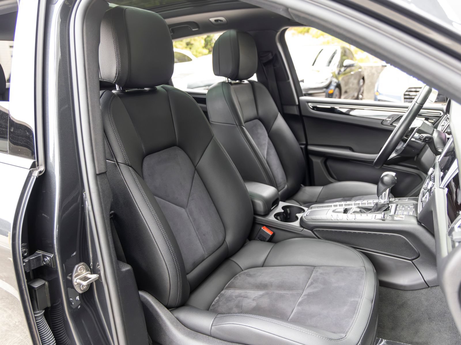 Certified 2021 Porsche Macan S AWD/4WD image 64