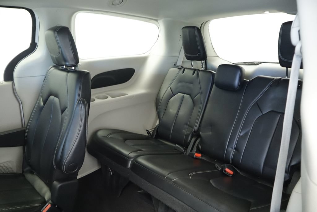 Certified 2023 Chrysler Pacifica Touring-L FWD image 23