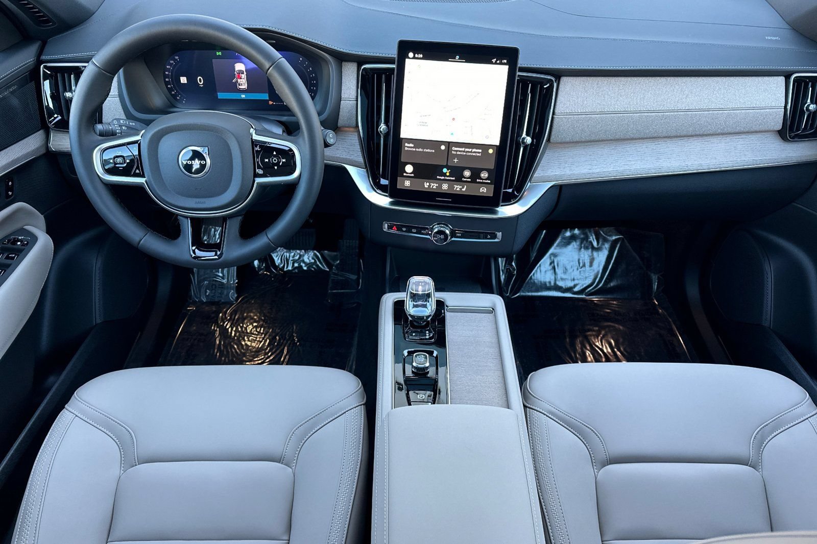 New 2026 Volvo XC90 B5 Plus w/ Protection Package AWD/4WD image 3