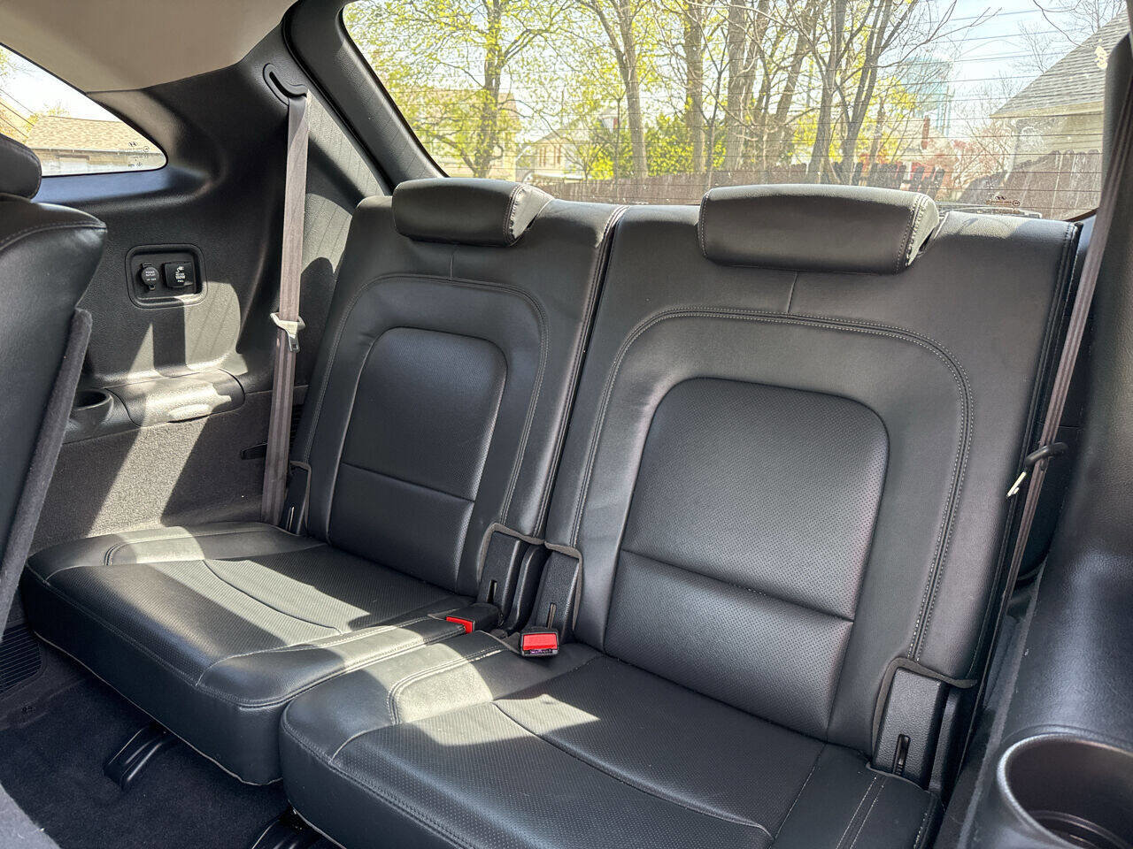 Used 2010 Hyundai Veracruz Limited w/ Navigation Pkg 3 image 6