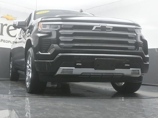 Used 2023 Chevrolet Silverado 1500 High Country w/ High Country Premium Package AWD/4WD image 3