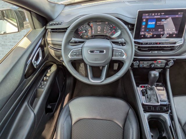 Used 2026 Jeep Compass Latitude AWD/4WD image 16