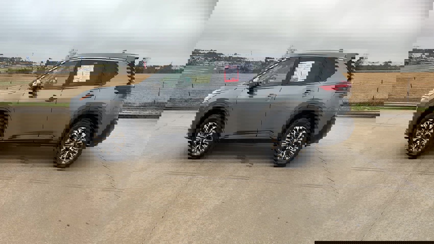 Used 2023 Nissan Rogue SV image 5