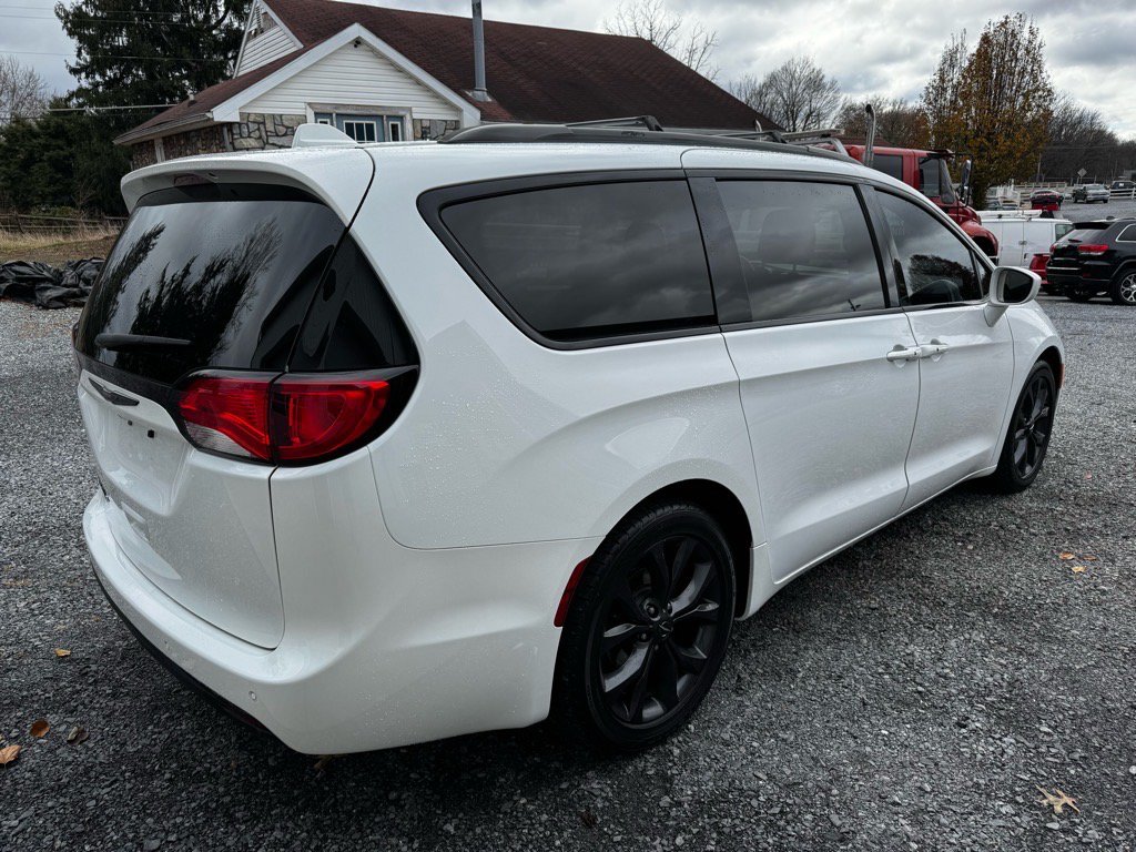 Used 2018 Chrysler Pacifica Touring Plus w/ S Appearance Package FWD image 5