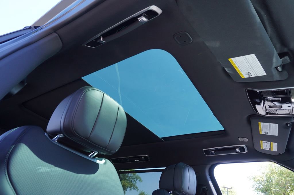 Used 2025 Land Rover Range Rover Long Wheelbase SE image 14