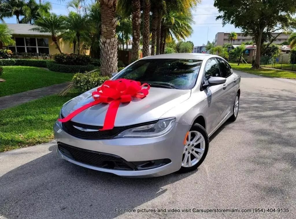 Used 2015 Chrysler 200 S FWD image 2