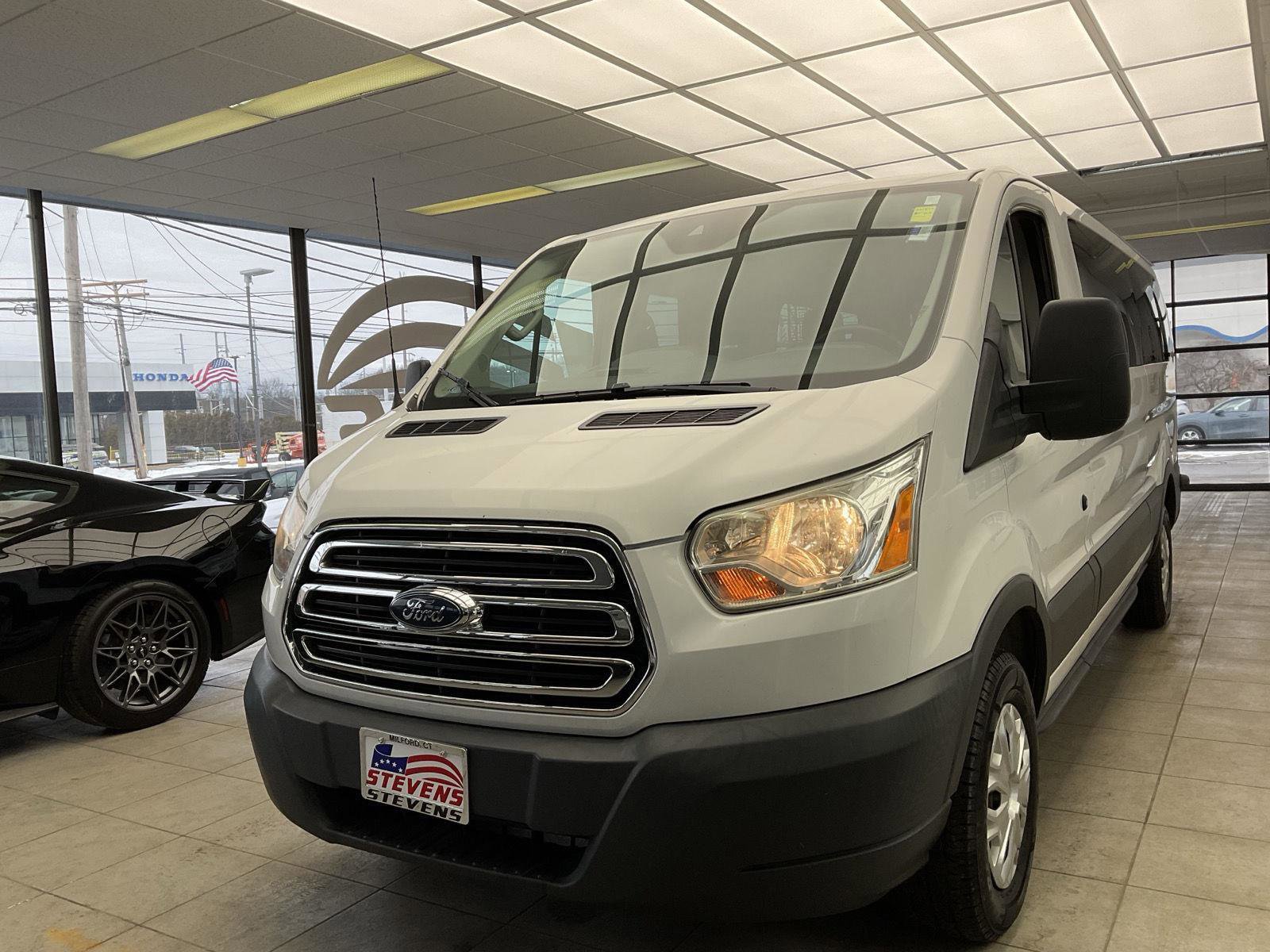 Used 2016 Ford Transit 350 XLT RWD image 3