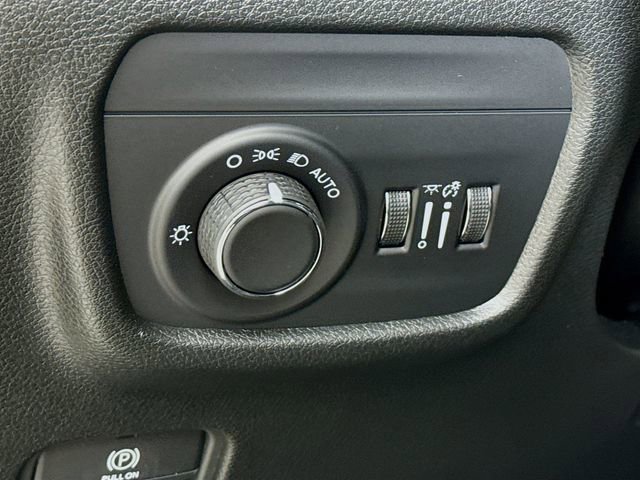 New 2025 Jeep Grand Cherokee Altitude image 10