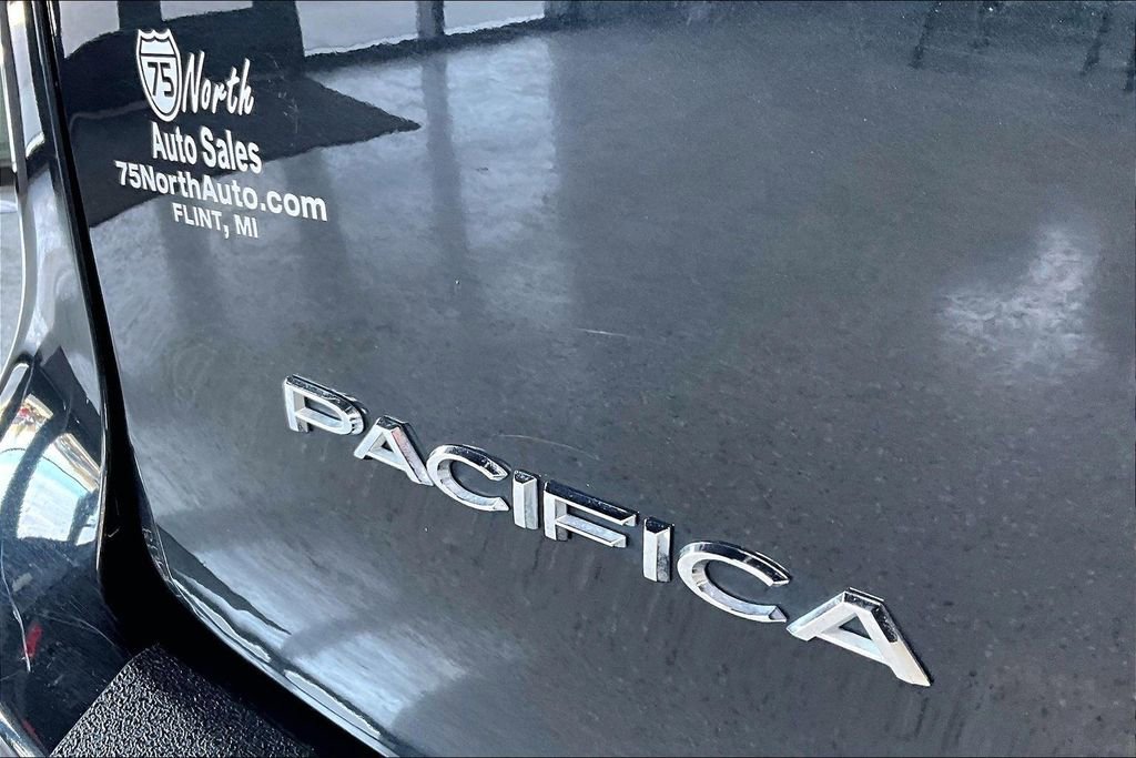 Used 2017 Chrysler Pacifica Touring-L image 25