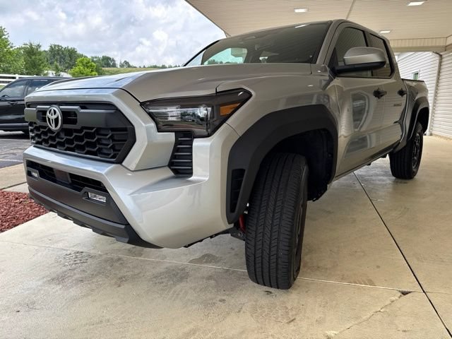 Used 2024 Toyota Tacoma TRD Off-Road AWD/4WD image 9