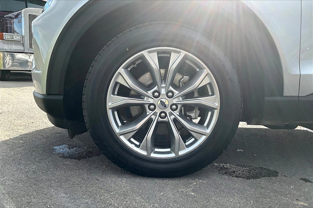 Used 2024 Ford Explorer Limited image 9