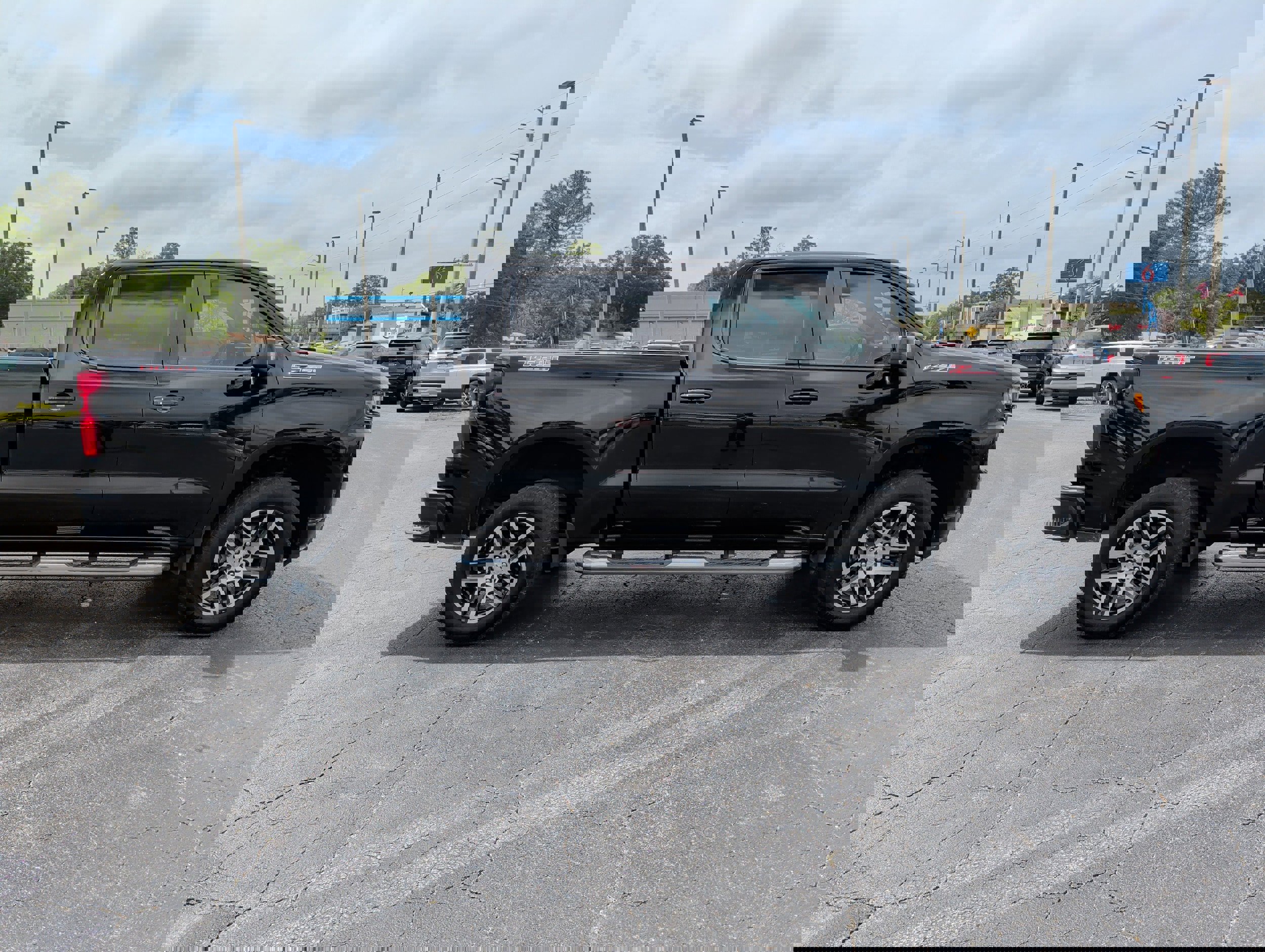 Used 2020 Chevrolet Silverado 1500 LT Trail Boss image 3