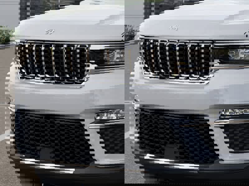 New 2025 Jeep Grand Cherokee Limited image 11