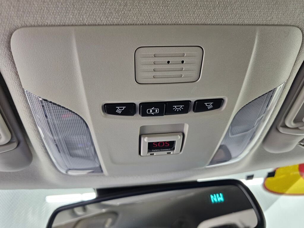 Used 2020 Toyota Corolla LE w/ Carpet Mat Package (TMS) image 21