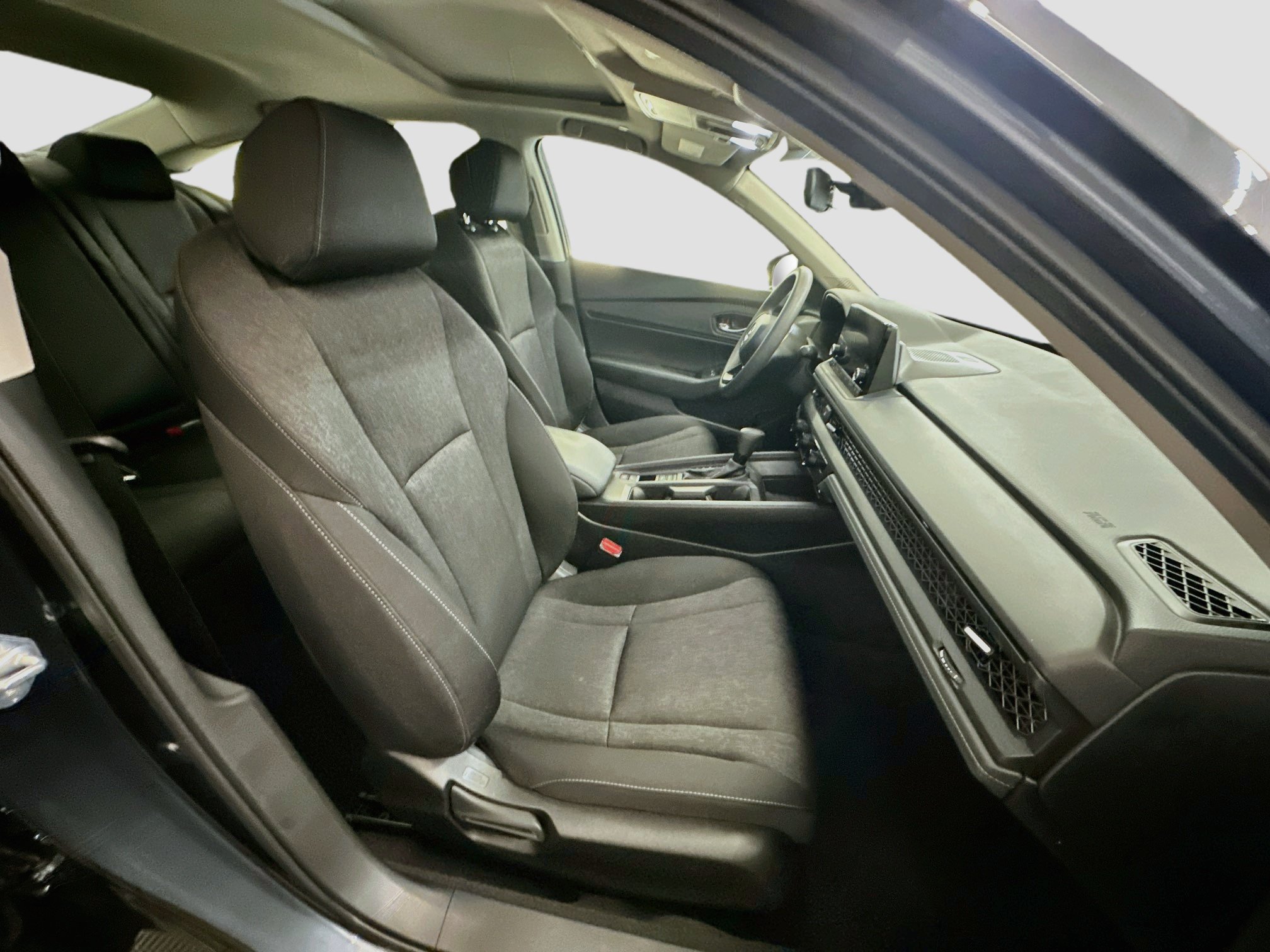 Used 2025 Honda Accord SE image 32