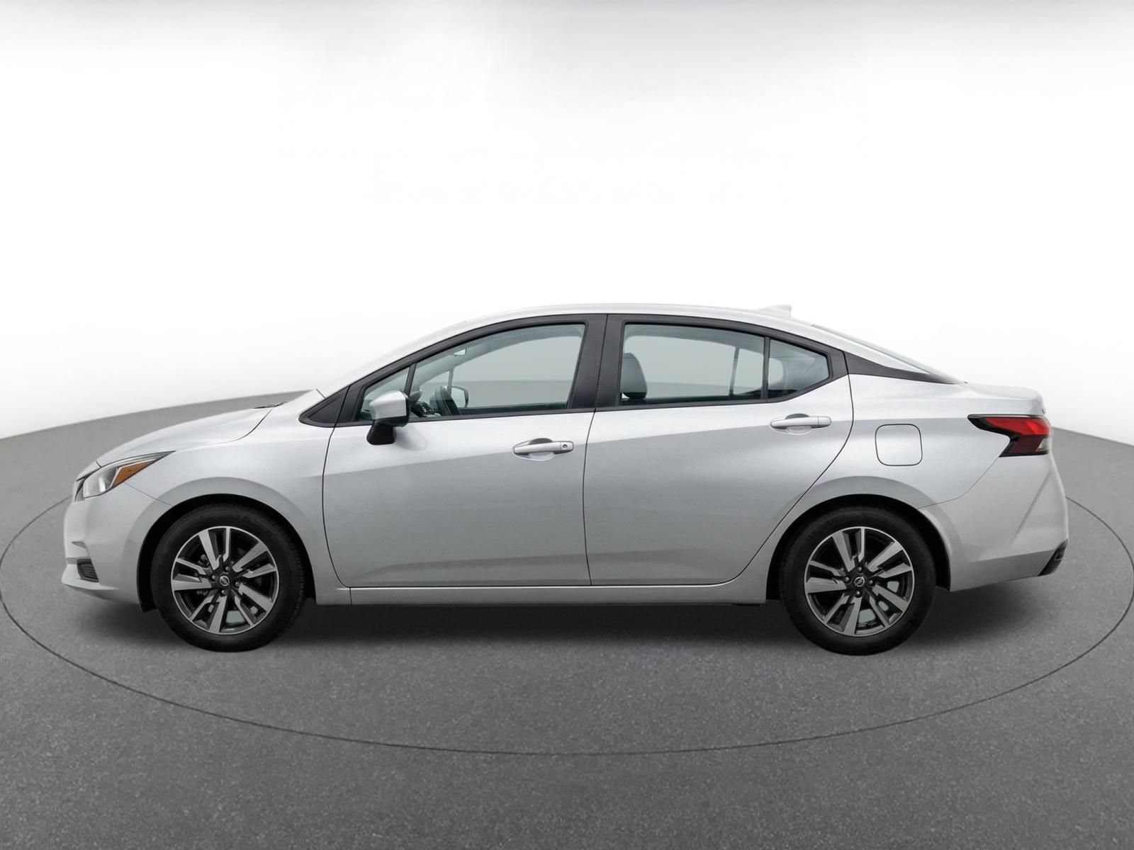 Used 2025 Nissan Versa SV FWD image 4