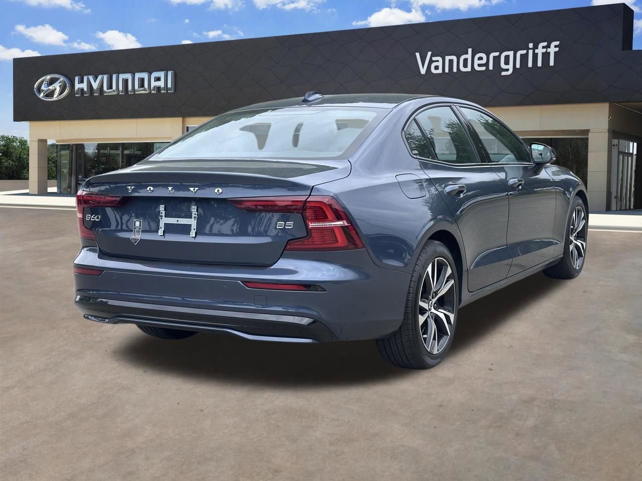 Used 2025 Volvo S60 B5 Core FWD image 14