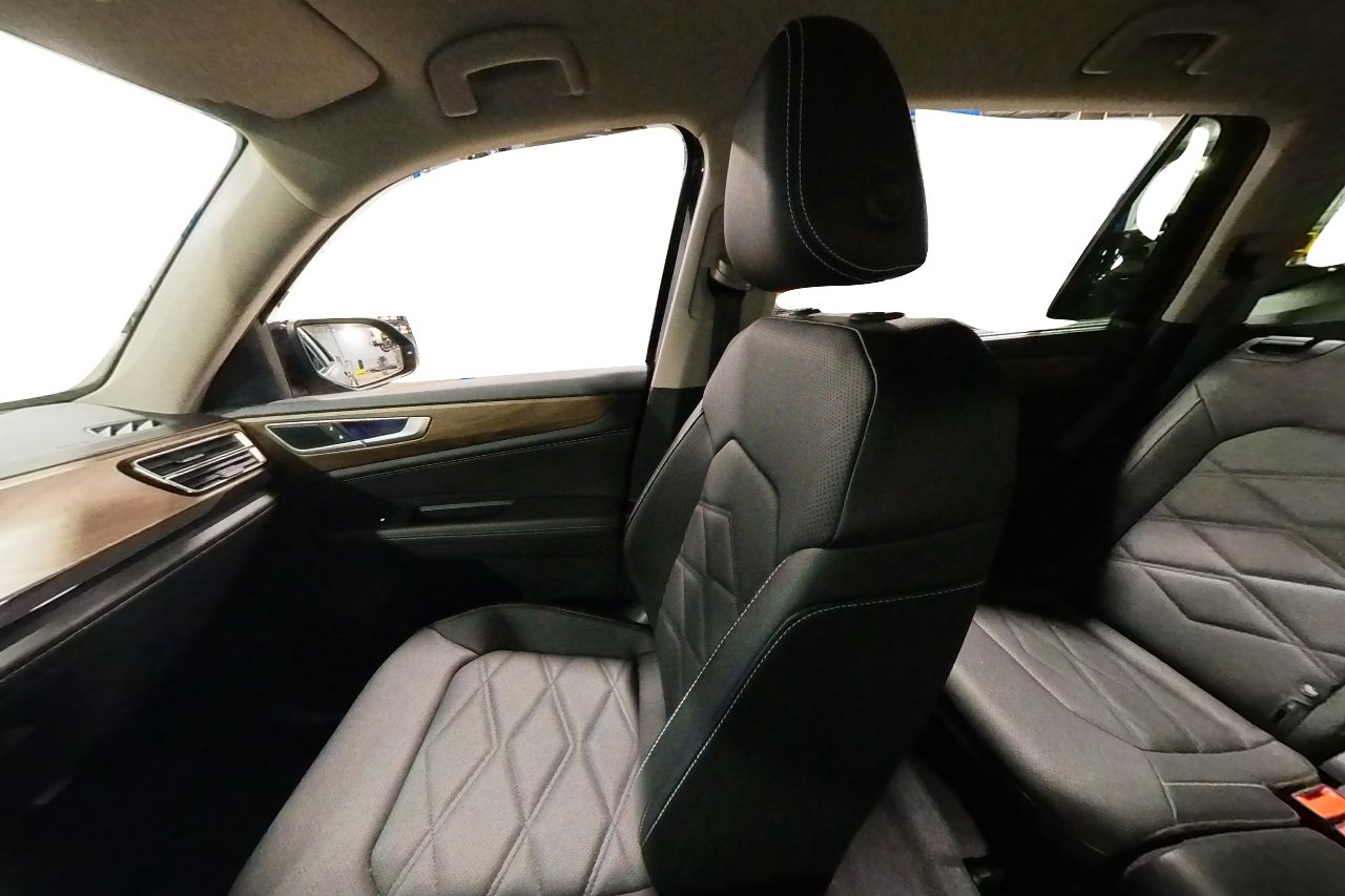 Used 2025 Volkswagen Atlas SE image 41