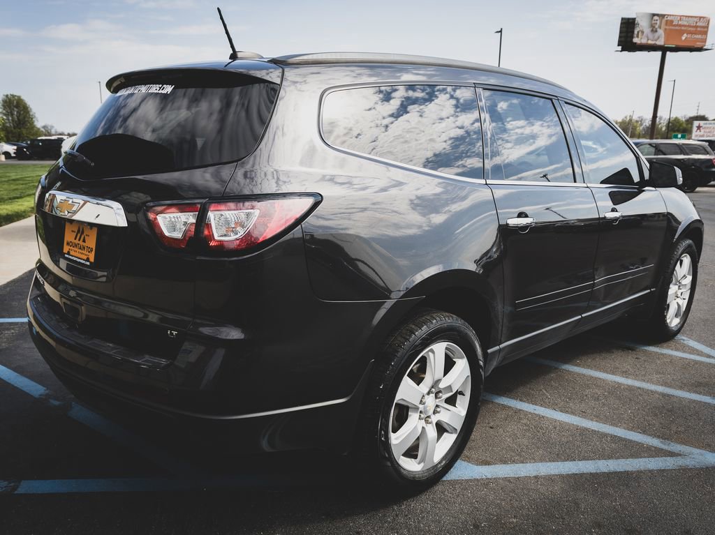Used 2017 Chevrolet Traverse LT w/ Style and Technology Package image 12
