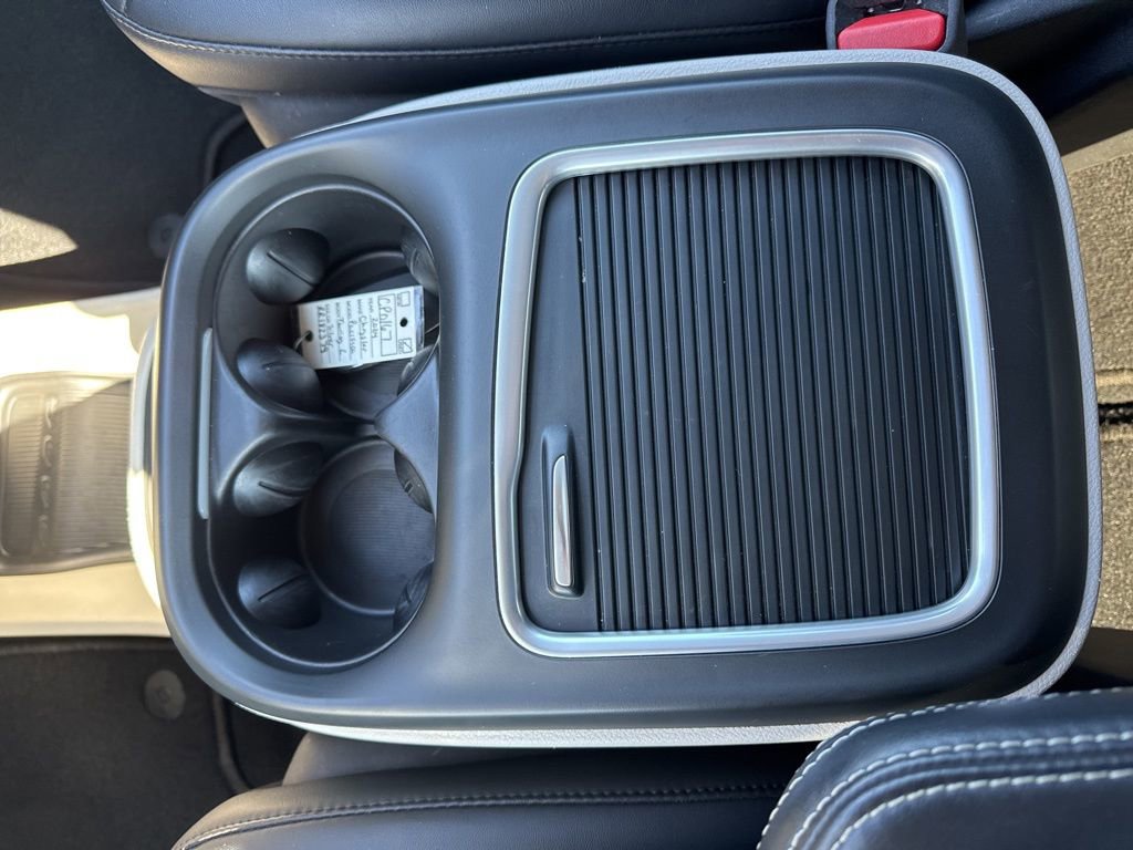 Used 2024 Chrysler Pacifica Touring-L image 35