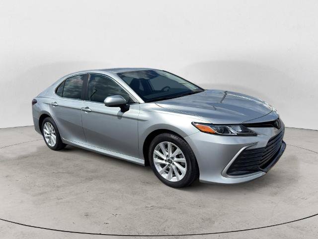 Used 2022 Toyota Camry LE AWD/4WD image 3