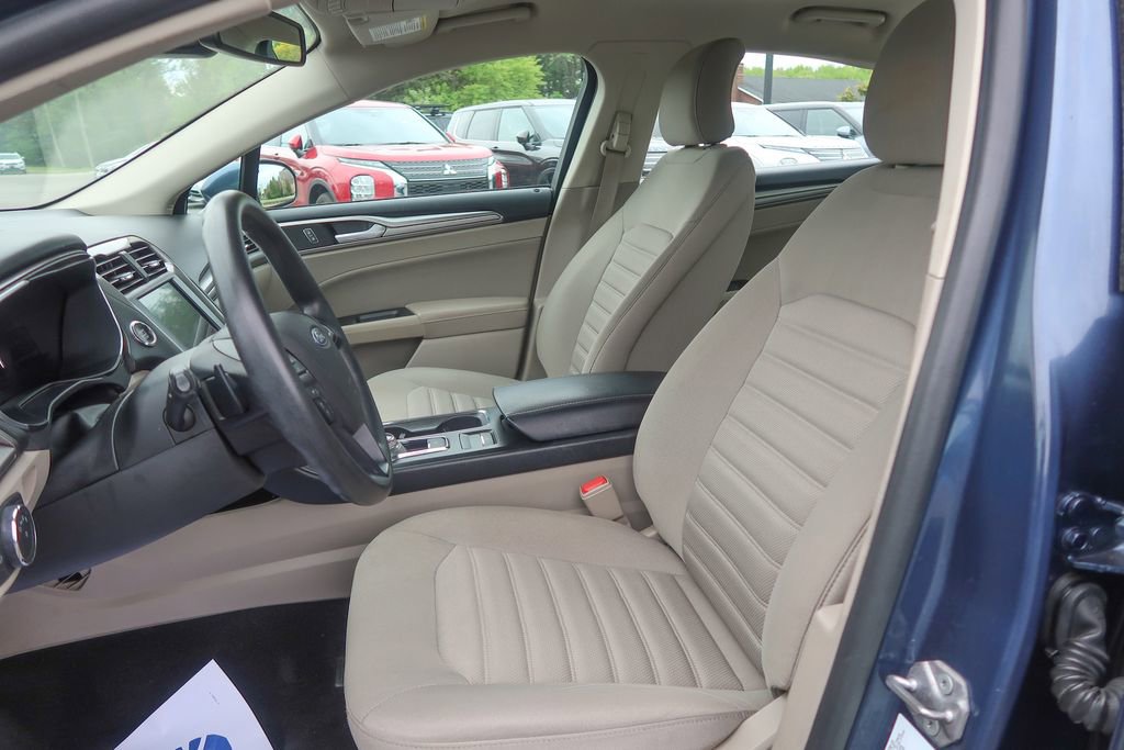Used 2019 Ford Fusion SE FWD image 22