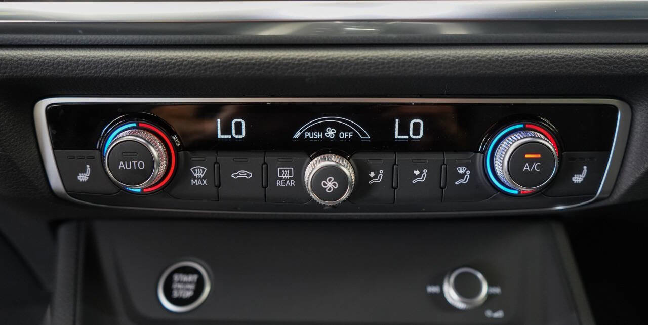 Used 2024 Audi Q3 2.0T Premium Plus w/ Premium Plus Package image 48