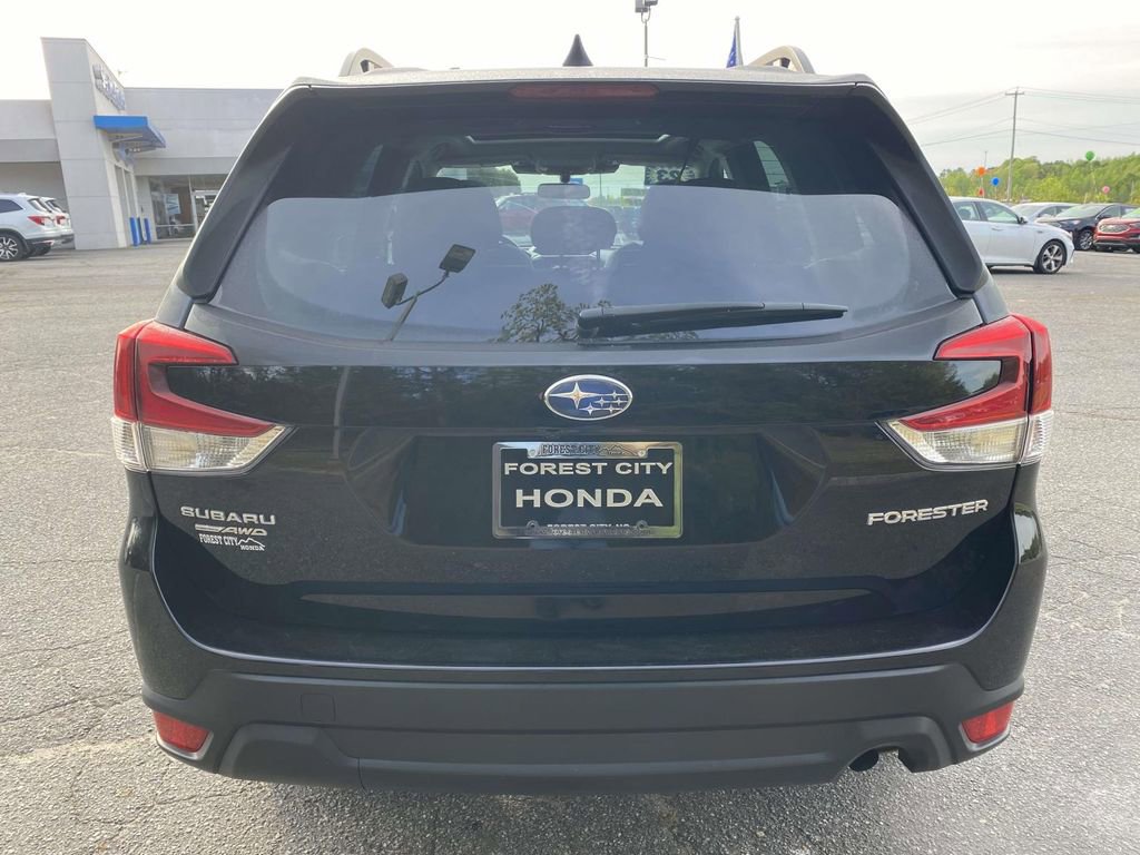 Used 2023 Subaru Forester Premium image 4
