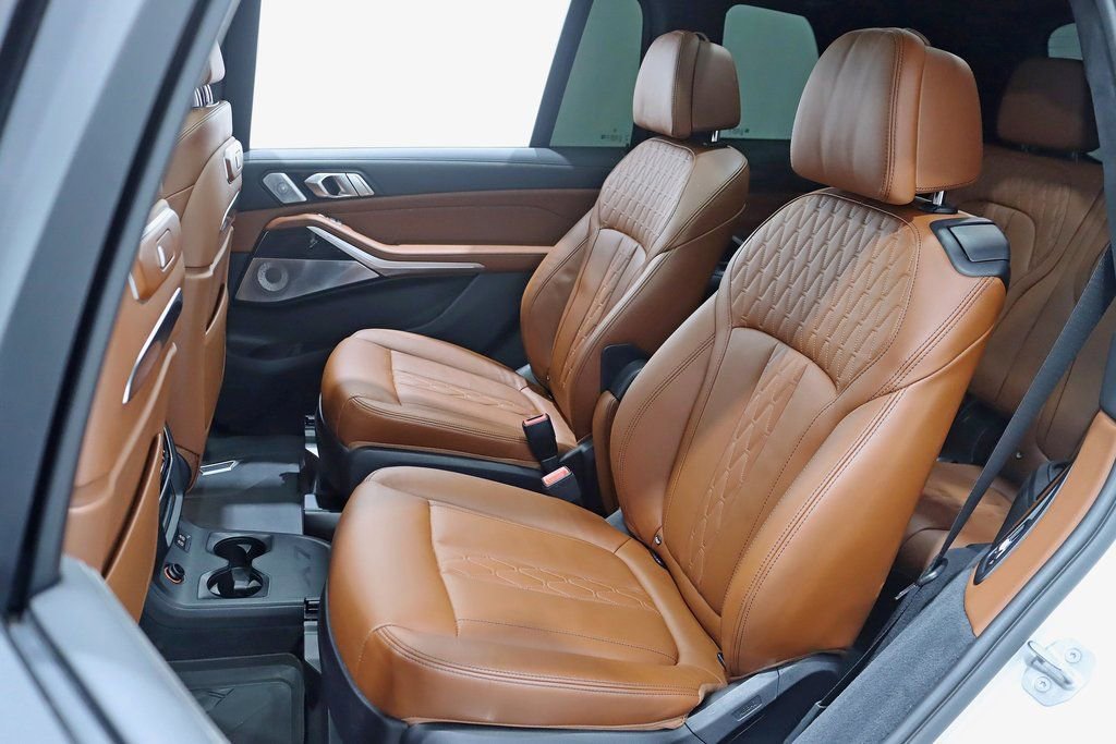 Used 2024 BMW X7 M60i w/ Executive Package image 32